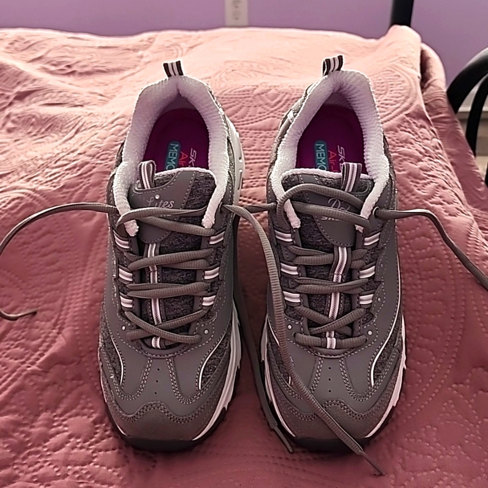 Sketchers Memory Foam sneakers